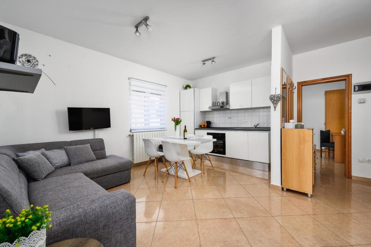 Bozica House With Apartments Murine 외부 사진